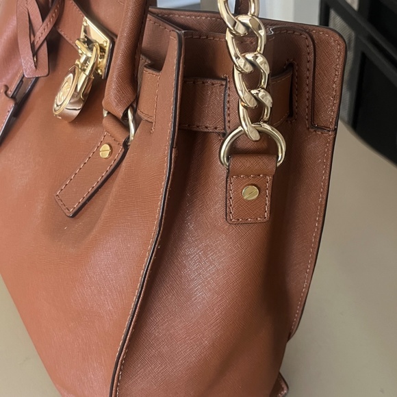 Michael Kors Large Hamilton Bag - Picture 15 of 16
